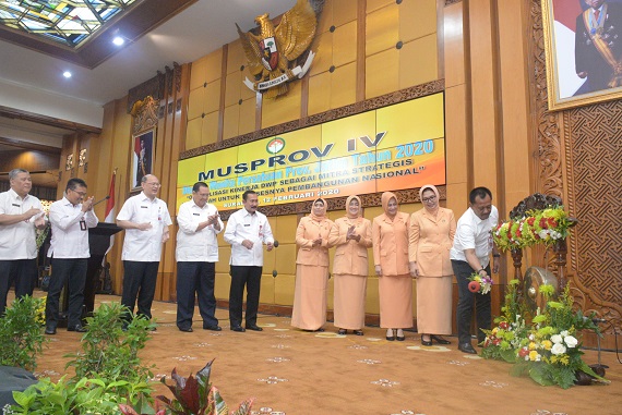 Buka Musprov IV DWP Prov. Jatim, Sekdaprov Heru Ajak Anggota DWP Tanamkan Kembali Budi Pekerti pada Anak