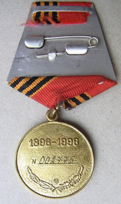 Из чего сделана медаль жукова нового образца