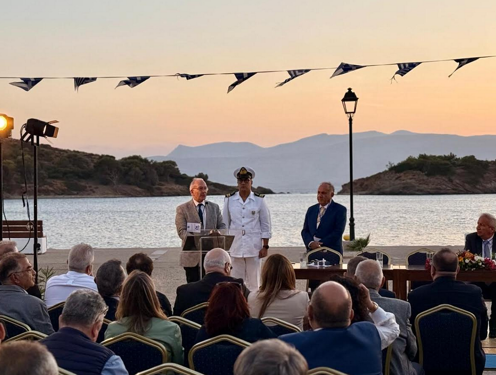 Ο ΣΤΕΦΑΝΟΣ ΓΚΙΚΑΣ ΑΠΟ ΤΙΣ ΟΙΝΟΥΣΣΕΣ ΕΔΩΣΕ ΤΟ ΣΤΙΓΜΑ ΤΗΣ ΚΥΒΕΡΝΗΣΗΣ ΓΙΑ ΤΗ ΝΗΣΙΩΤΙΚΟΤΗΤΑ