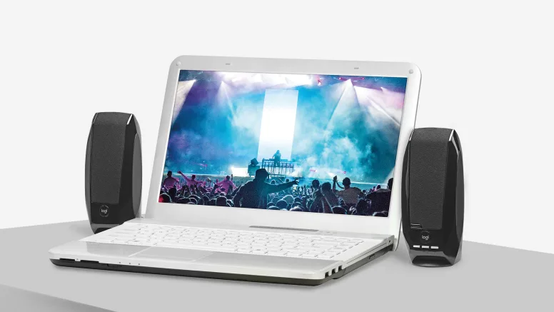 Controles integrados y base estable de las bocinas Logitech S150.