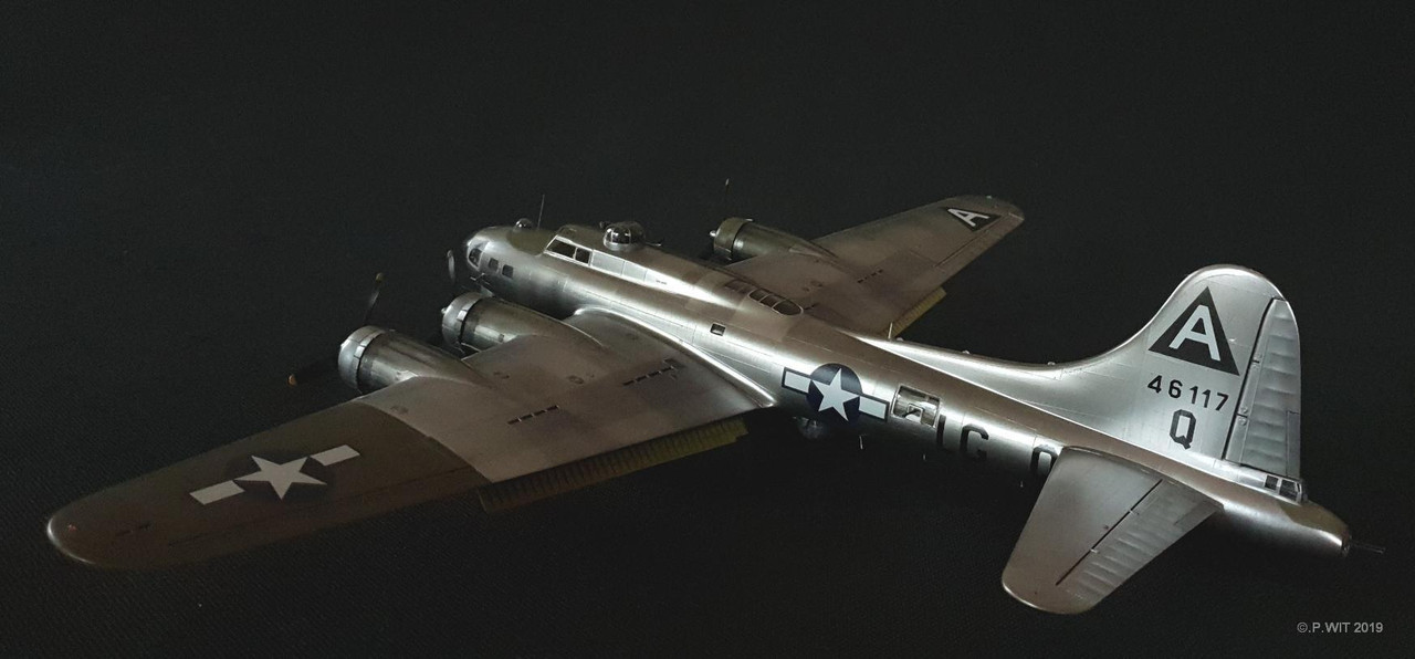 ケンタイ  1/72 B-17G Flying Fortress 製作中 Building the Revell B-17G Flying Fortress in 1/72 Scale