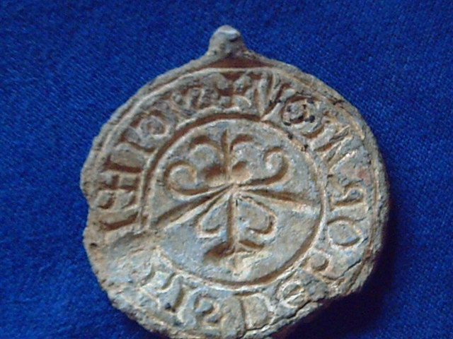 lead pendant 003