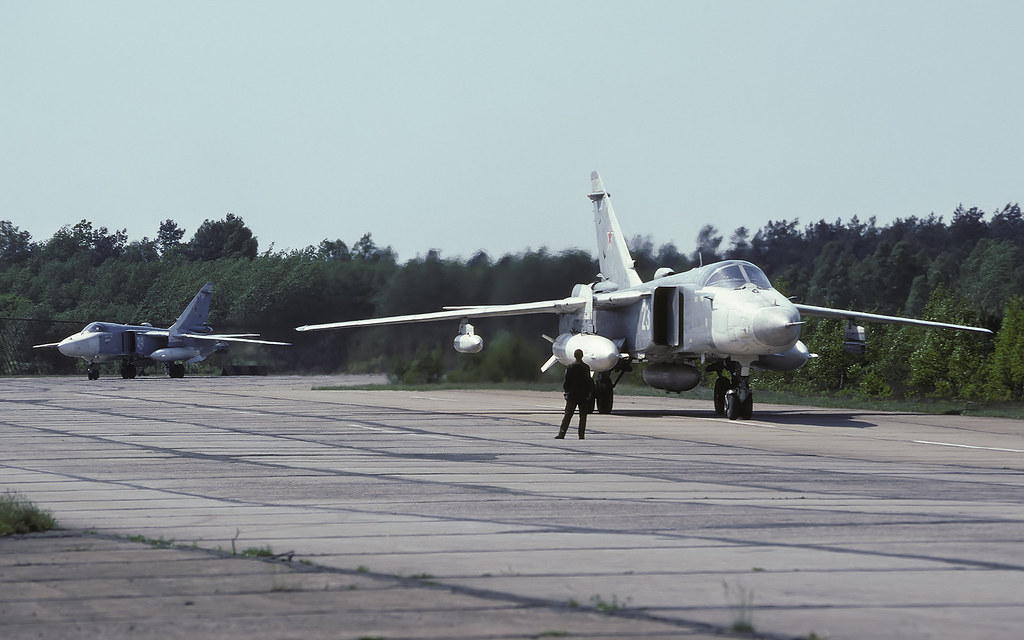 11 ORAP Su-24MR 23 White_0615308_10