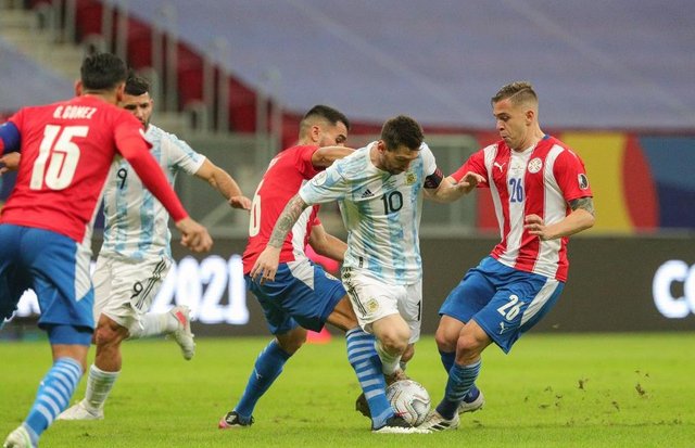 Argentina gana 1-0 a Paraguay