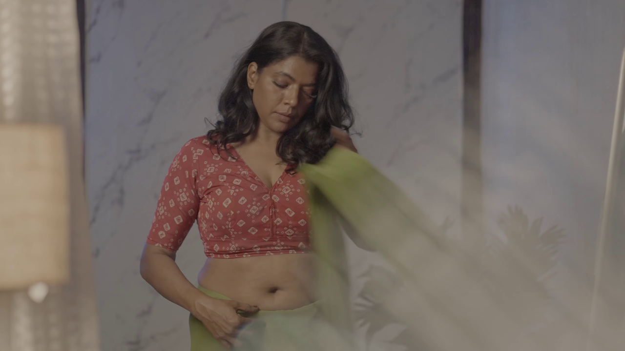 Kaajal Pasupathi viral photos leaked selfie clothless romantic onlyfans Pinterest redit pictures of her juicy curves saari backless salwar shirt ceamy figure tiktok, Imdb, Flickr, Tumblr cleavage exposing navel show armpit juicy lip navel,iduppu,kiss smooch Email Id, WhatsApp Number,