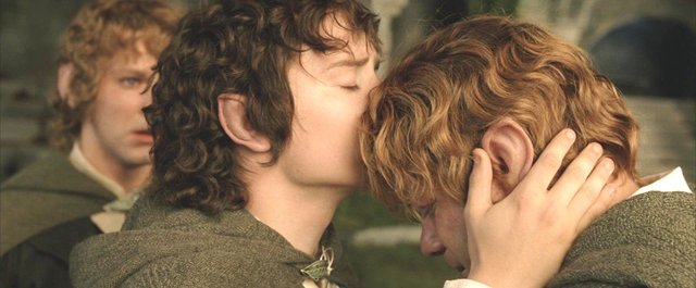 https://i.postimg.cc/05BJwsNv/The-Return-of-The-King-Frodo-kisses-Sam.jpg