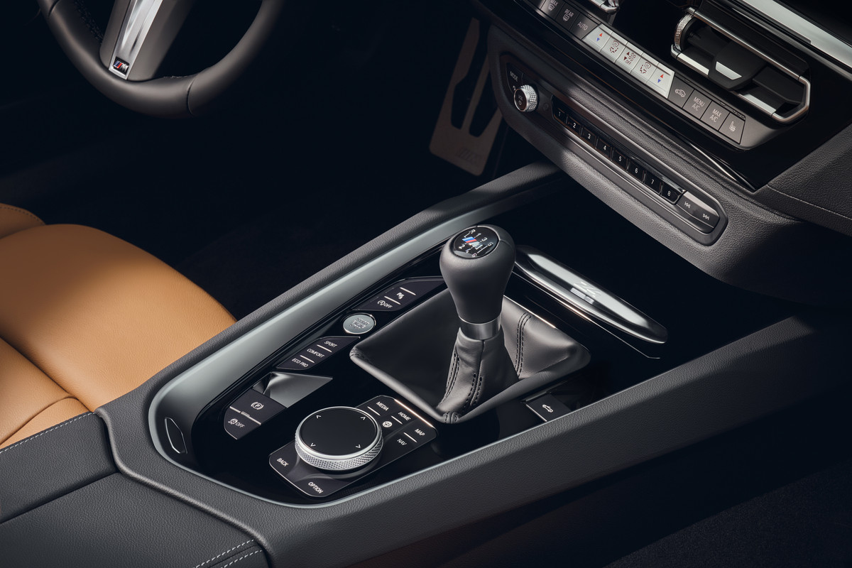P90535768_highRes_the-bmw-z4-m40i-with