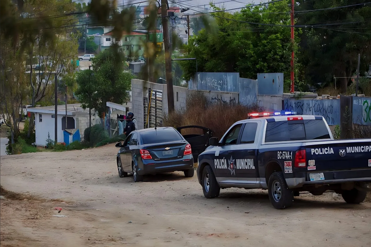 Hombre enloquece en Tijuana ¡A balazos mató a su hija e hirió a su esposa!