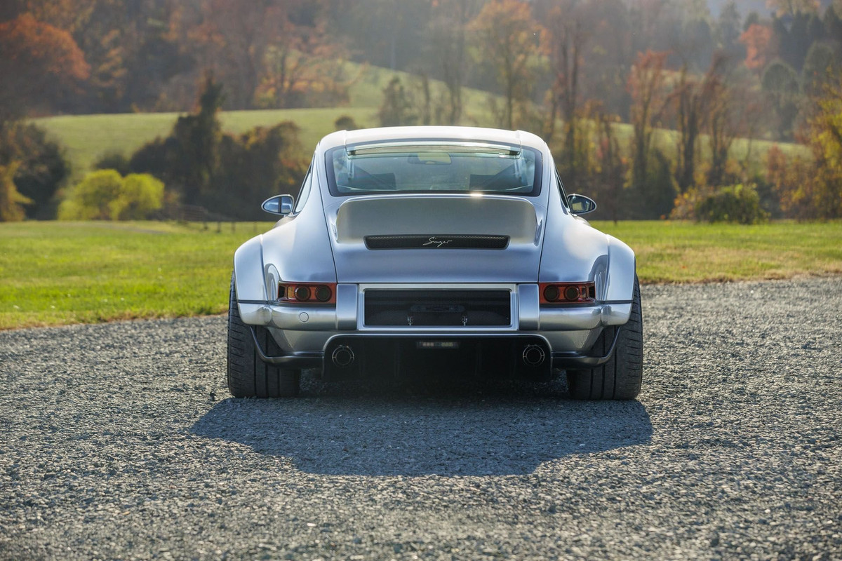 1991-porsche-911-reimagined-by-singer-dls-12.jpg
