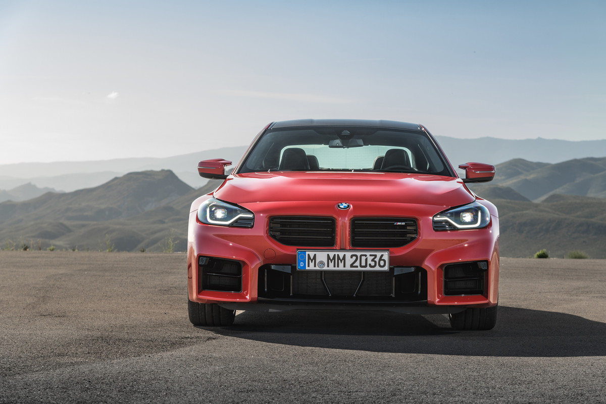 P90481935_highRes_the-all-new-bmw-m2-s