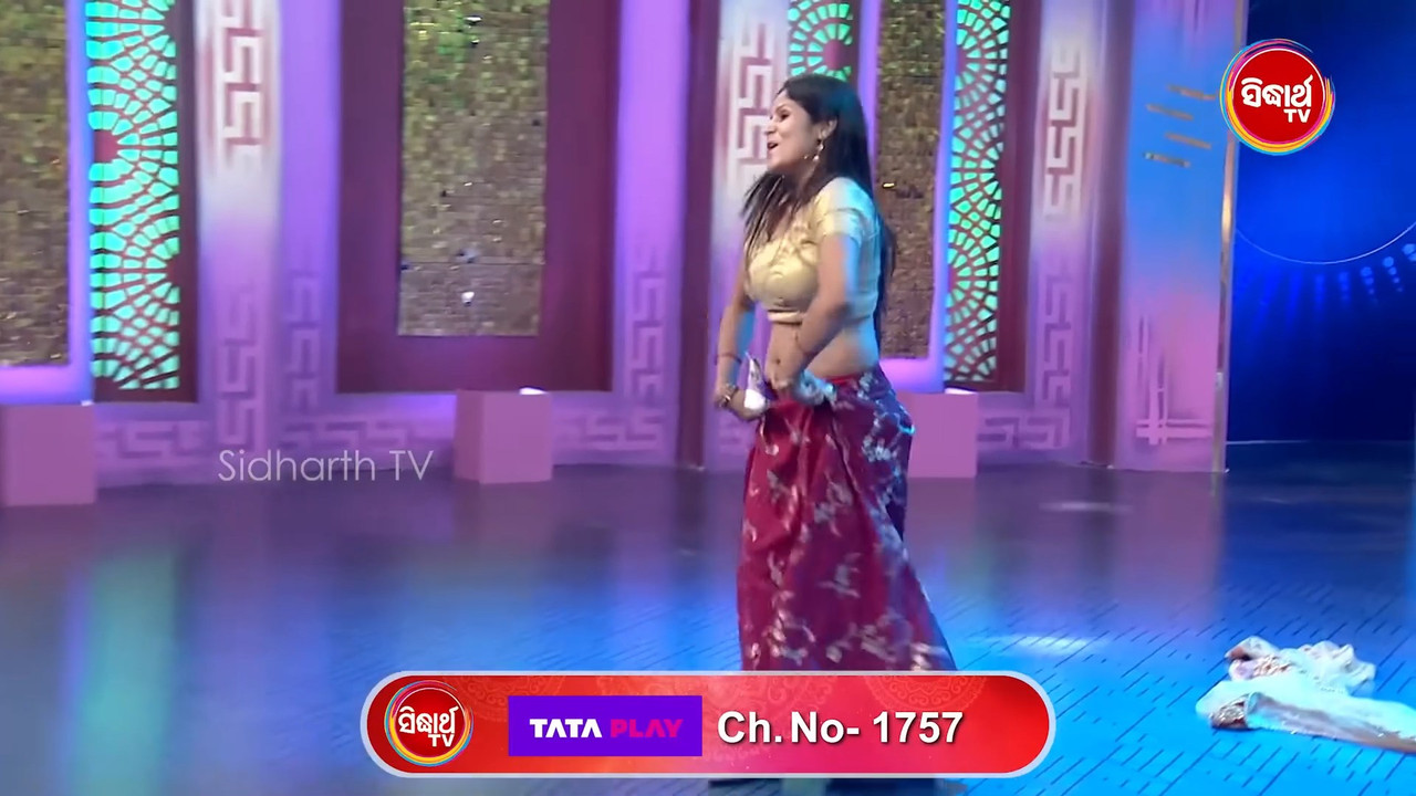 Srilankan Chubby lady hot big boobs and deep open anvel in relaity show.mp4_snapshot_01.12.437
