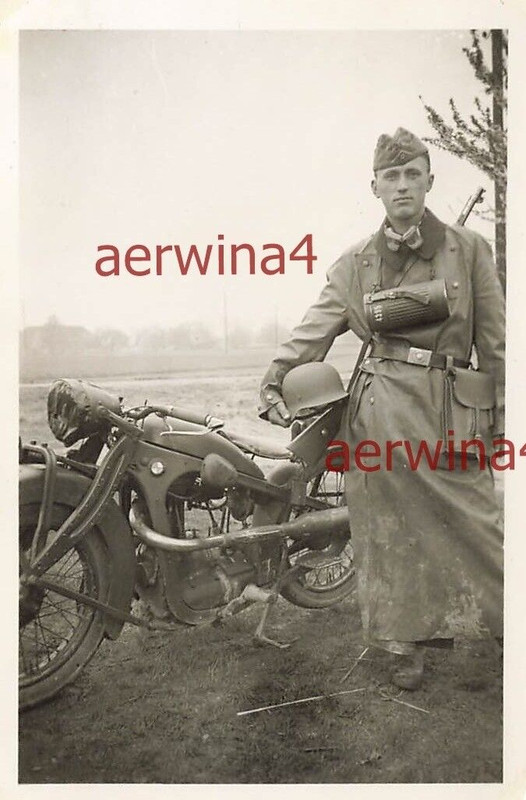 Deutscher Kradschütze mit Motorrad BMW R2 Issum Kleve