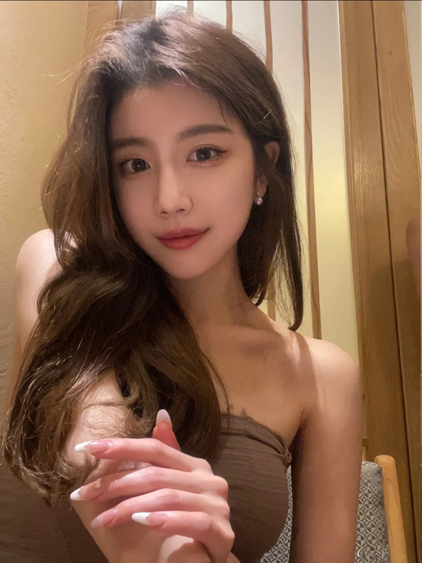 約她你值得擁有
喜歡穿情趣小內褲來誘惑你
一進門就把你撲倒
服務好配合度高
很敢玩緊實的嫩穴爆漿
讓你分分鐘進入主題
