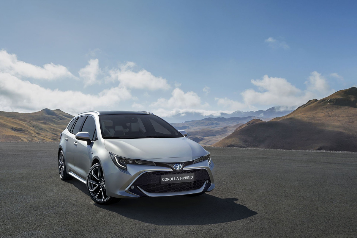 2019 Toyota Corolla Touring Sports (1)