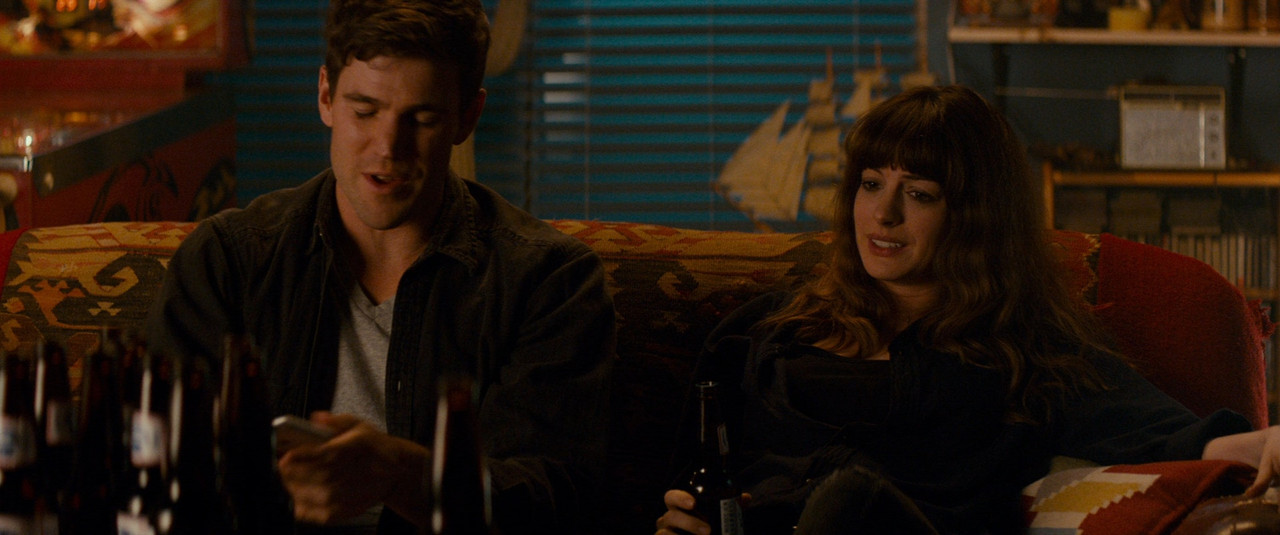 Colossal 2016 (1080p x265 10bit Tigole).mkv_snap