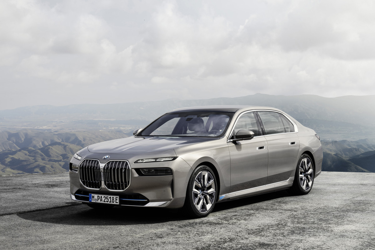 P90458195_highRes_the-new-bmw-i7-xdriv