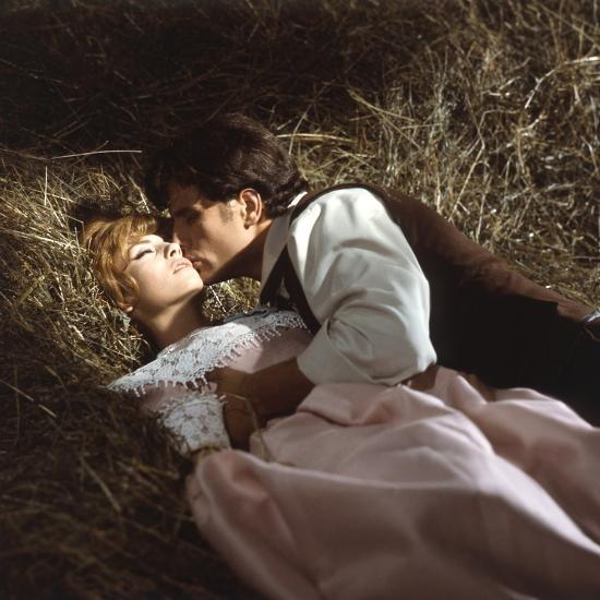 https://i.postimg.cc/05V3qFRp/angelique-marquise-des-anges-1964-directed-by-bernard-borderie-michele-mercier-and-guiliano-gemma-u.jpg