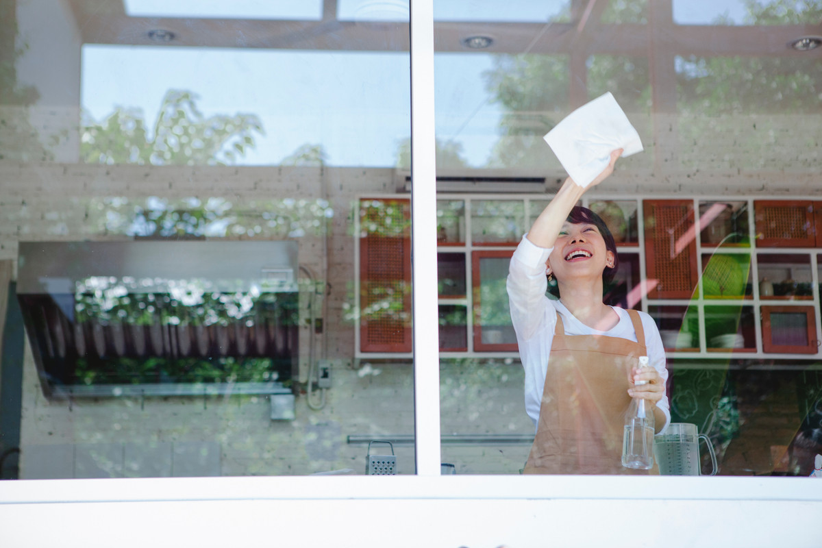 Unexpected Benefits of Regular Window Cleaning for Your Health and Comfort
