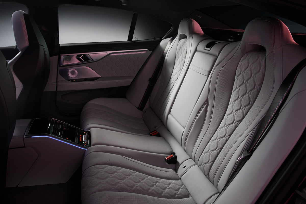 P90369133_highRes_the-new-bmw-m8-gran-