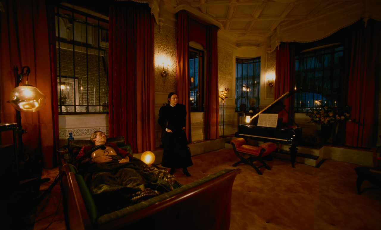 mpv-shot_Poor.Things.2023.2160p.UHD.WEB-DL.DV.HEVC-Нечипорук_01_55_12_0009