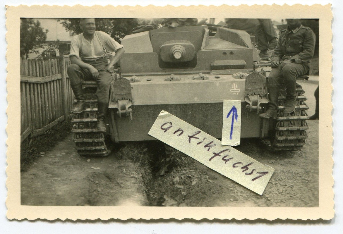 Panzer-Sturmgeschütz mit Wappen der Stug Abt. 24