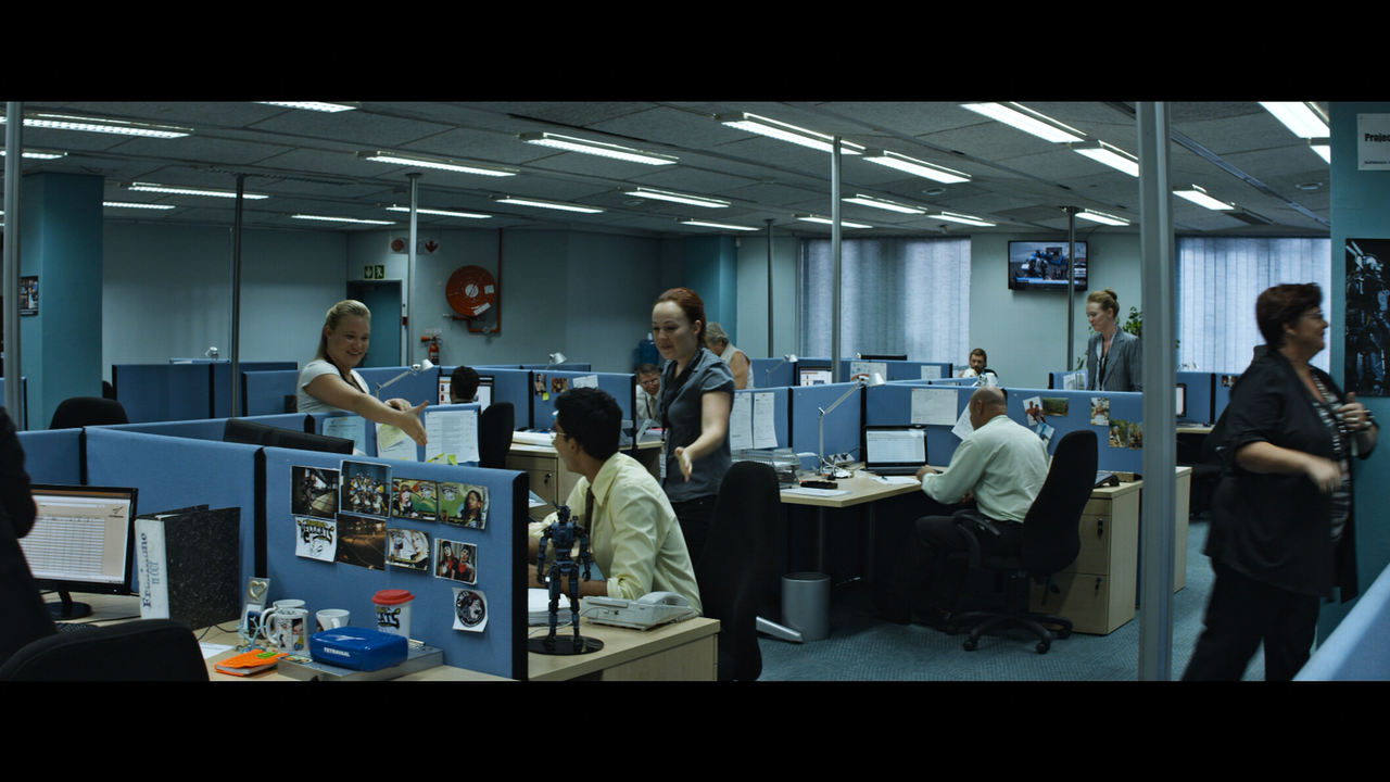 Chappie.2015.2160p.UHD.BDRemux.TrueHD.Atmos.7.1.HYBRID.DoVi-DVT.mkv_001027.430