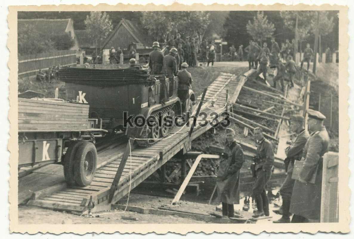 Foto Panzer Halbkette der Pioniere auf einer Kriegsbrücke im Frontgebiet ... !