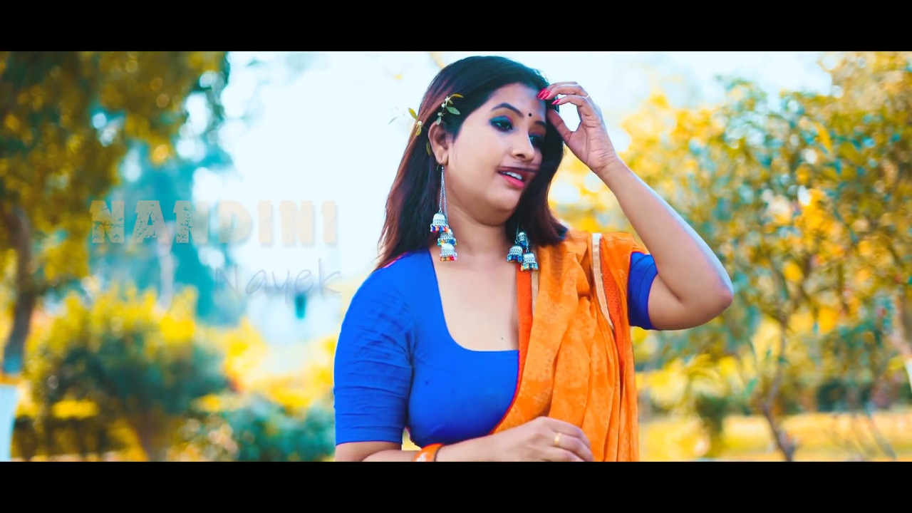 Hot Bengali Model in Saree.mkv_snapshot_01.04.796