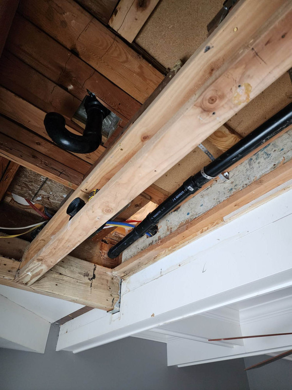 Venting a center drain shower