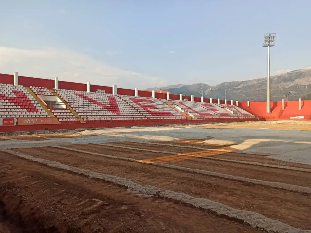 09EE63E9-03A6-4D35-8659-185889CD1AC3