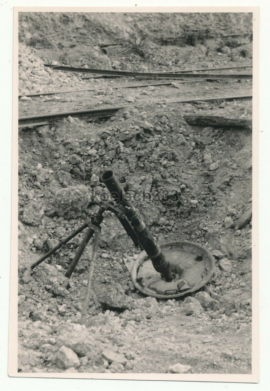 Foto russischer Granatwerfer auf dem Kampfgelände von Sewastopol ! Beute Mörser