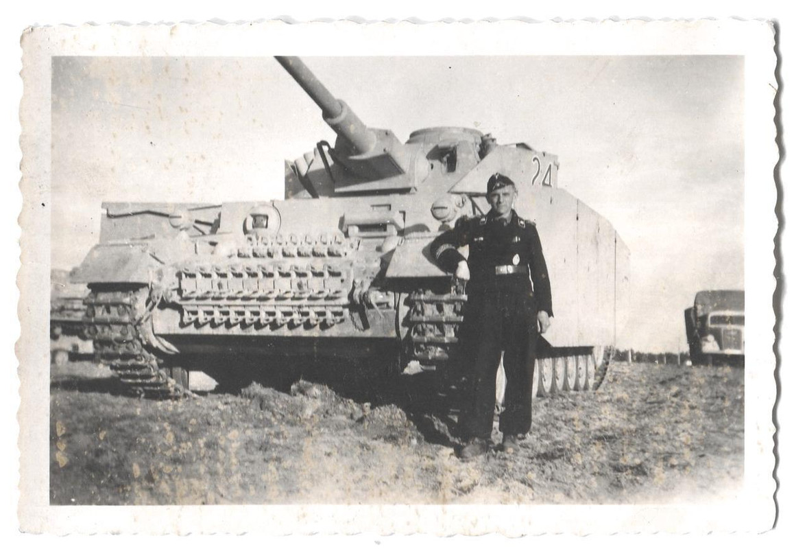 Foto Panzer IV Panzerregiment GD Turmnummer 24 ( 1 )
