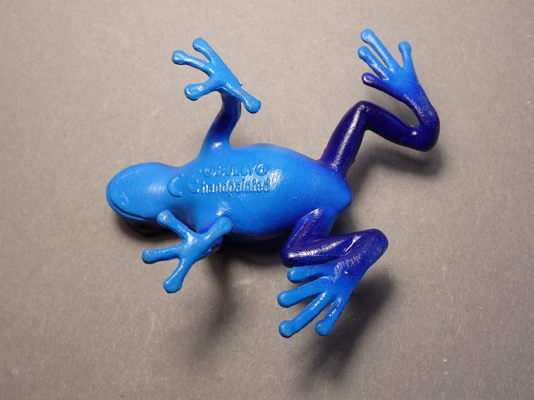 Three new beautyful poison dart frogs from Bullyland :-) Bully68523-Underside