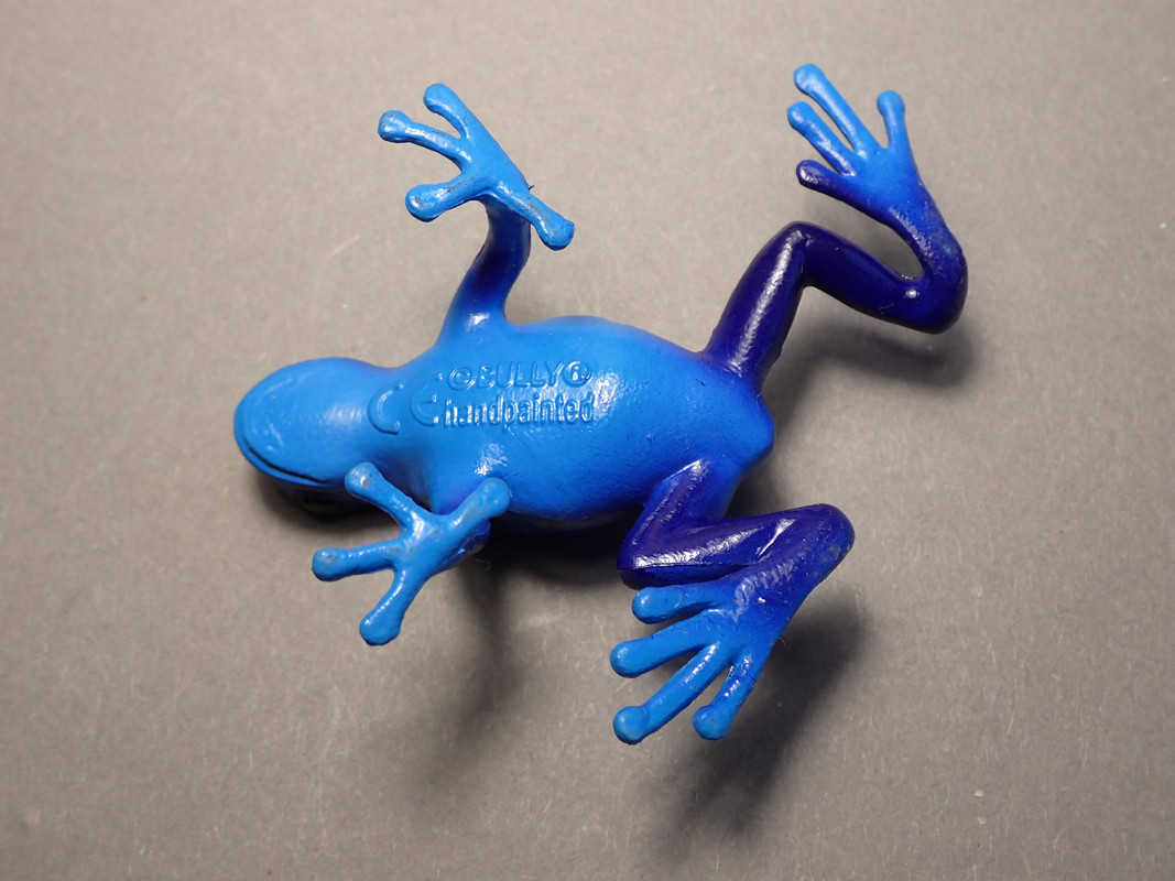 bullyland - Three new beautyful poison dart frogs from Bullyland :-) Bully68523-Underside