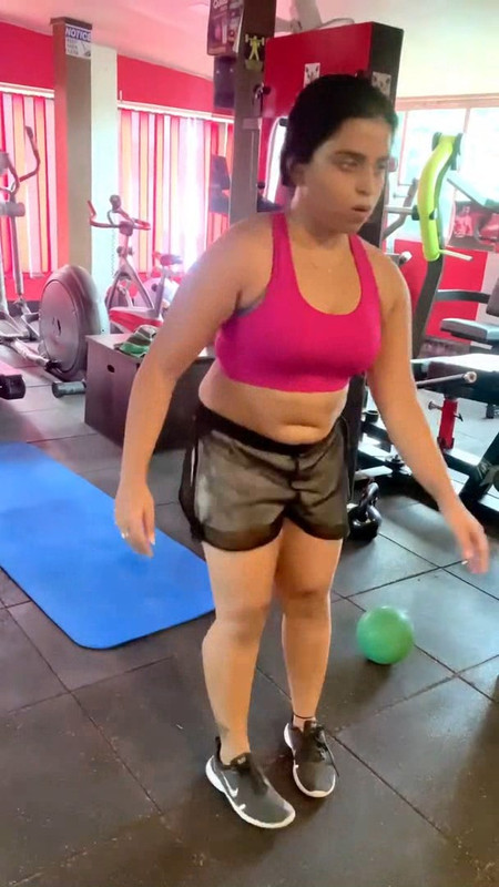 Sexy Desi Girl Big Deep navel in workout dress.divx_snapshot_00.23.224
