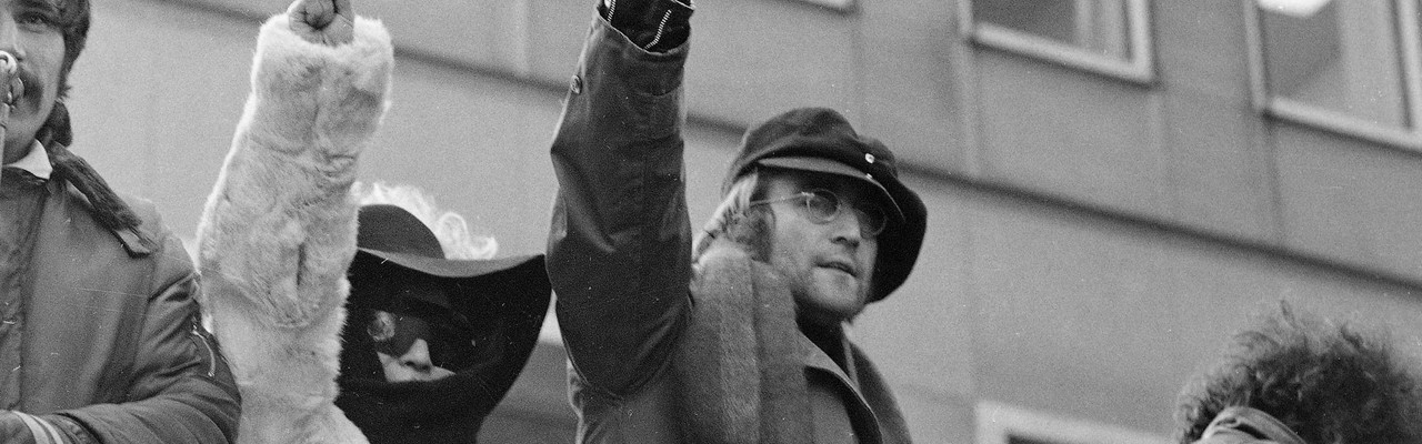 джон на митинге