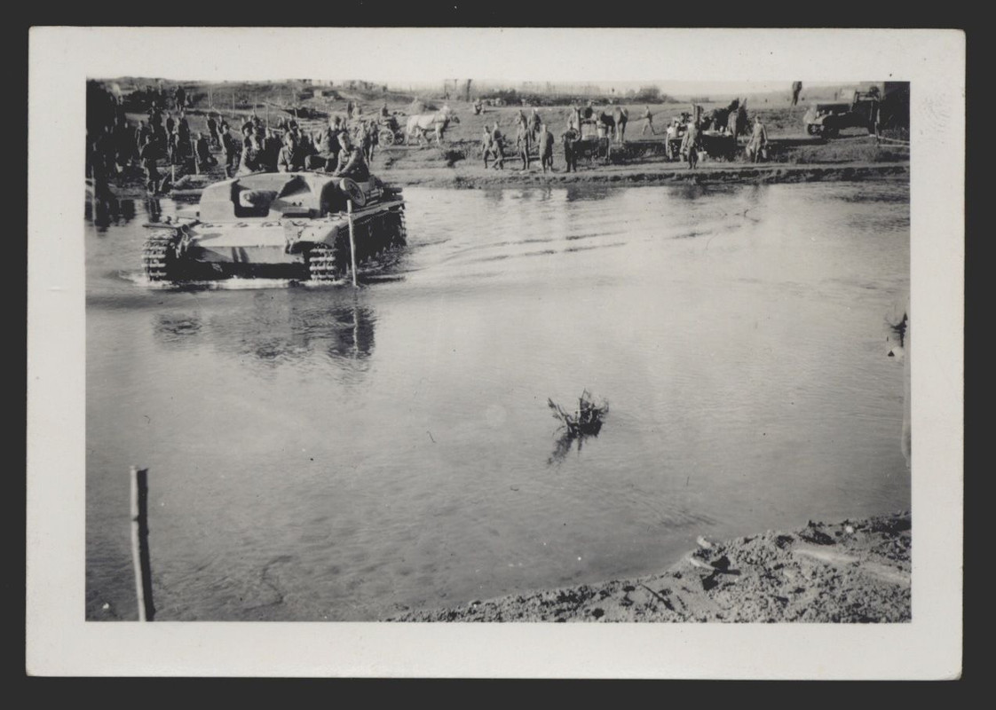 orig. Foto von 1941, Soldaten mit Sturmgeschütz 