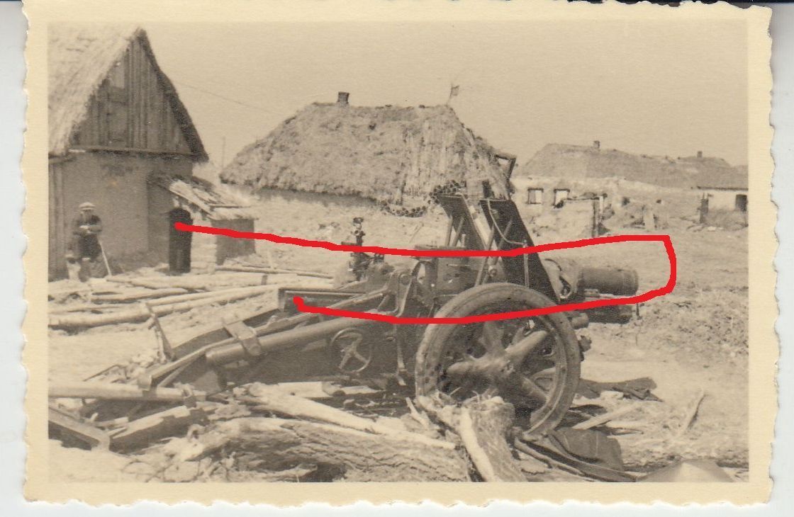 Foto 2wk Russland Dorf Isba Haus Ostfront russisches beute Geschütz