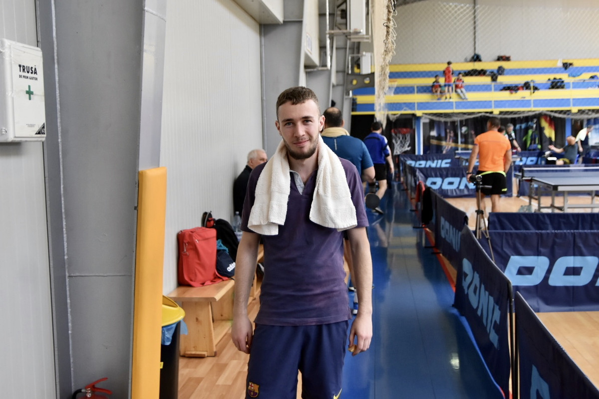 AB3077A7-77EC-4EEA-B890-AC9AAD34C27A