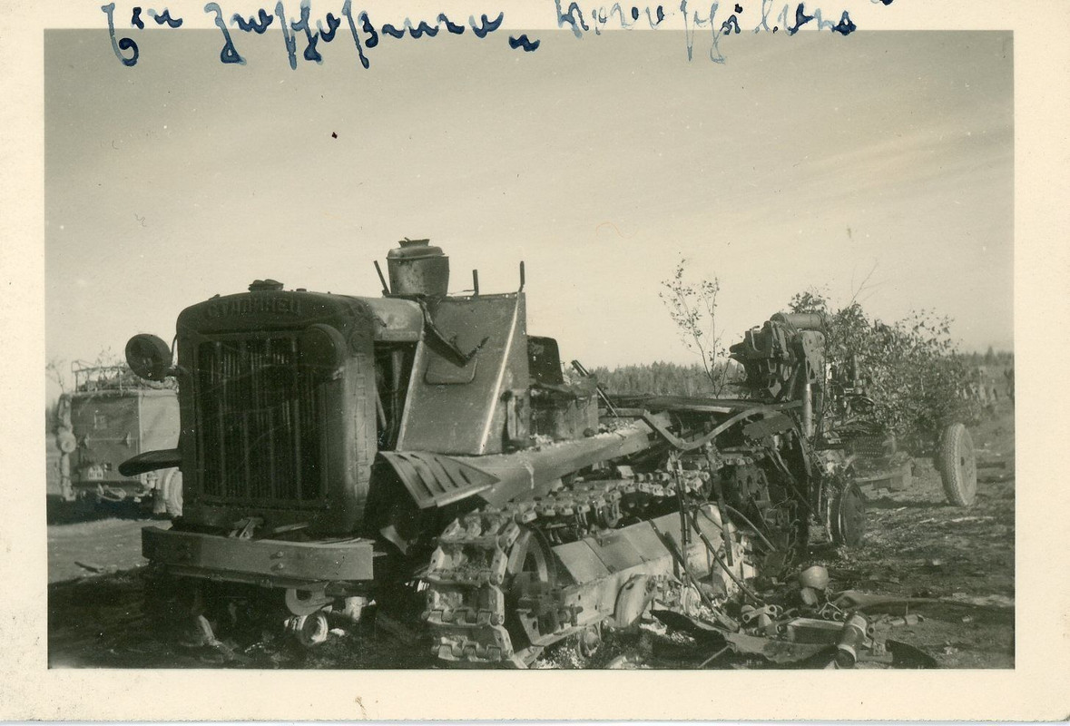 Geschütz Artillerie Kämpfe Traktor Russland Foto