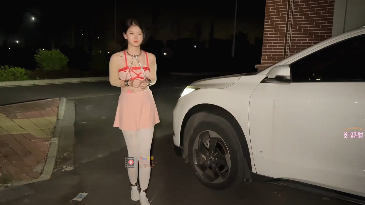 xiao素素 佳佳户外镣铐行走.mp4_20230430_130648.964