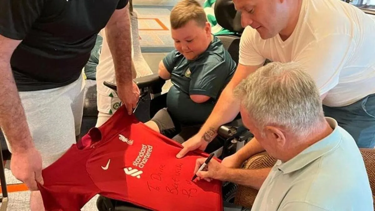 Video: Jurgen Klopp y el conmovedor gesto con pequeño fan del Liverpool