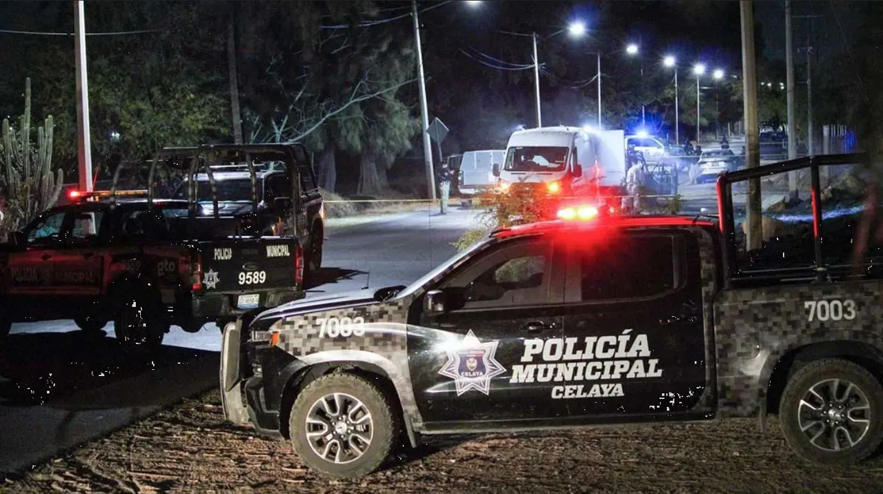 Celaya: Grupo armado ataca a comandancia de la policía con explosivos