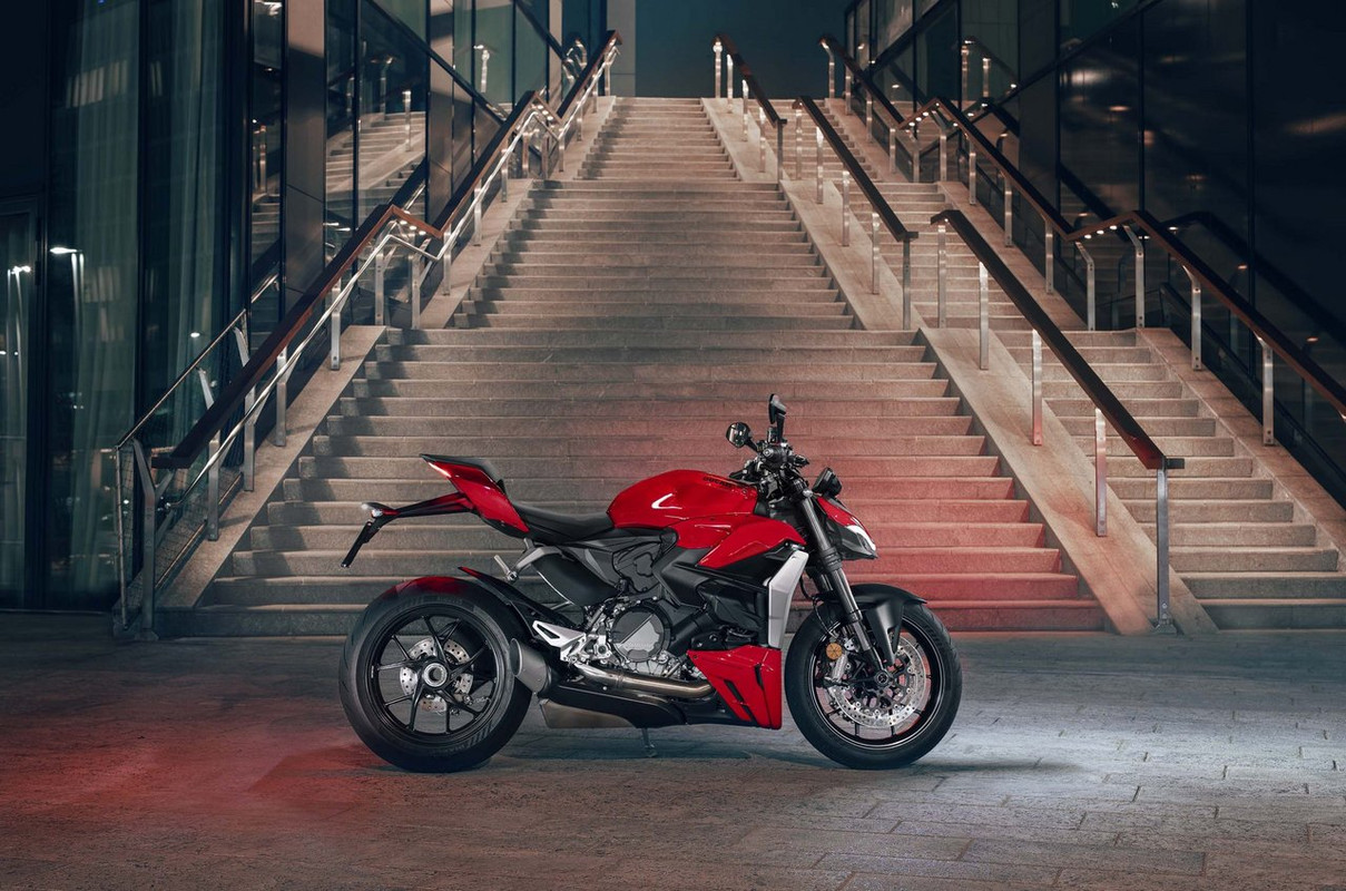 Новый мотоцикл Ducati Streetfighter V2 2022