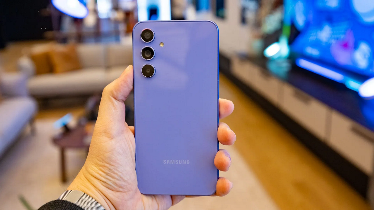 El Samsung Galaxy A54 baja más de precio en Amazon con la llegada del Galaxy A55