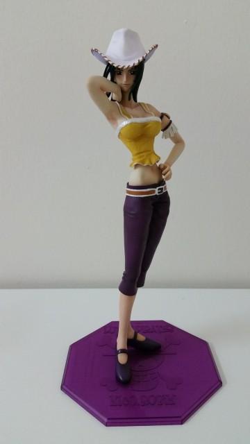 naked nico robin figure