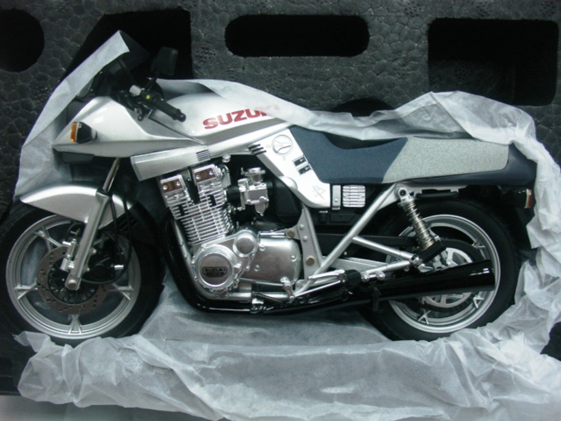 com: Tamiya - 14010 - Suzuki GSX1100S - Katana - 1⁄12