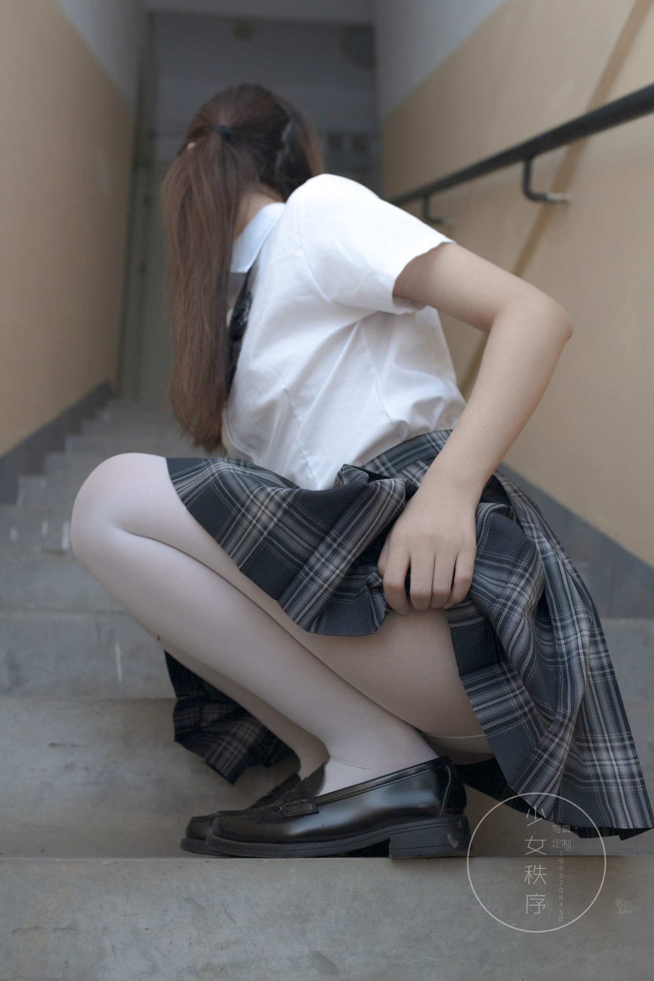 少女秩序r18《内部定制 003》，一双白丝诱脚，让男人想吃的感觉插图6