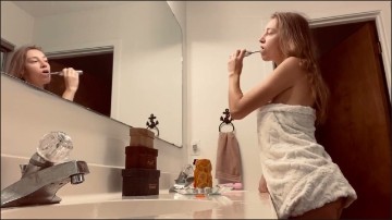 [Image: Voyeur61635105341.jpg]