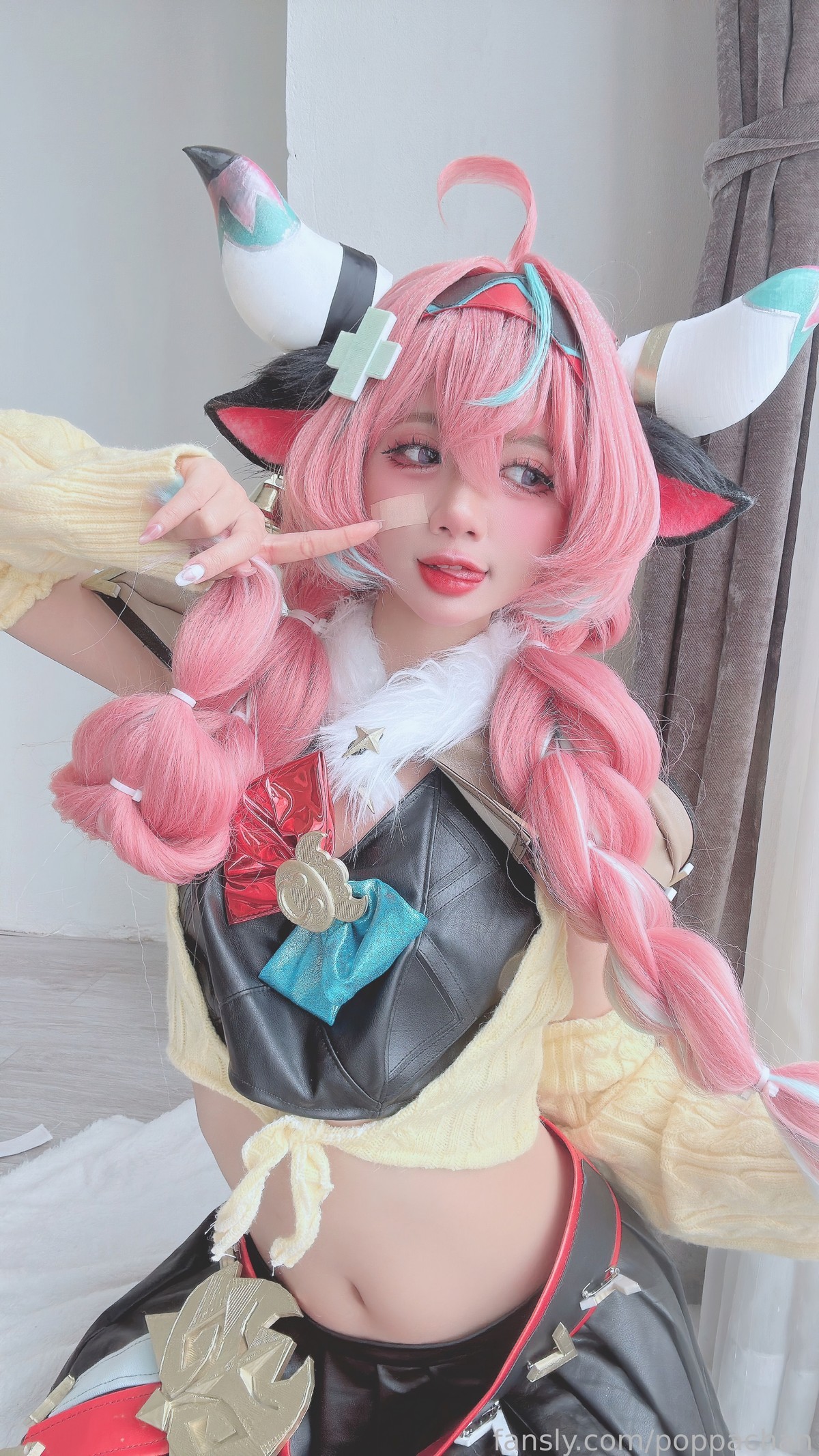 PoppaChan Varesa Cosplay Set – 33 Photos 177MB